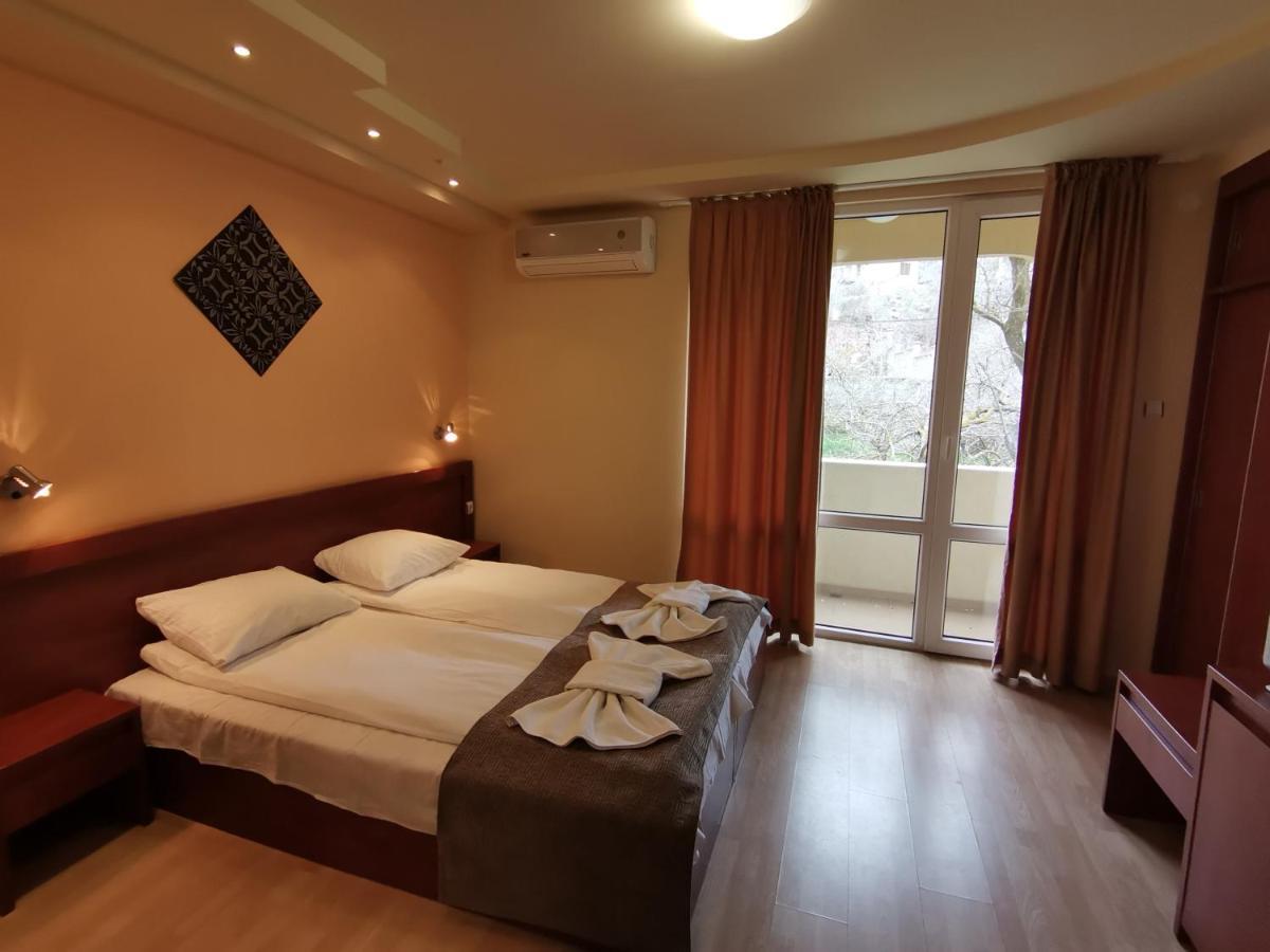 Paris Hotel Balchik Bagian luar foto