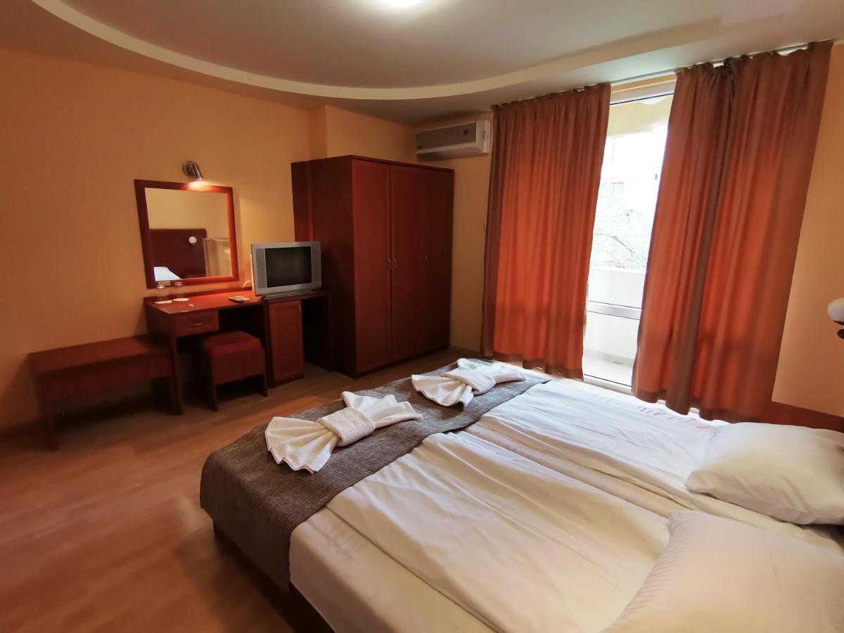 Paris Hotel Balchik Bagian luar foto