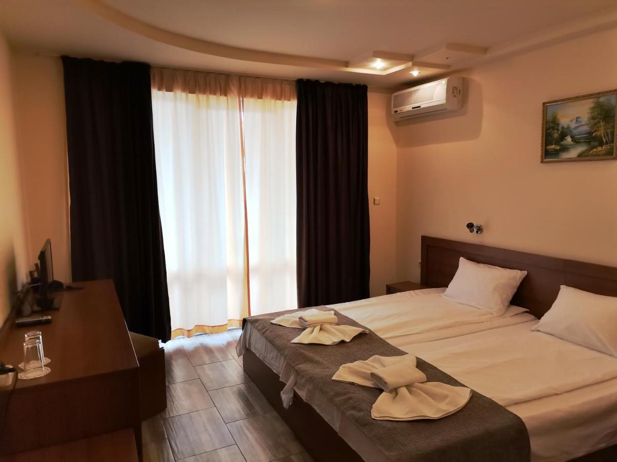 Paris Hotel Balchik Bagian luar foto