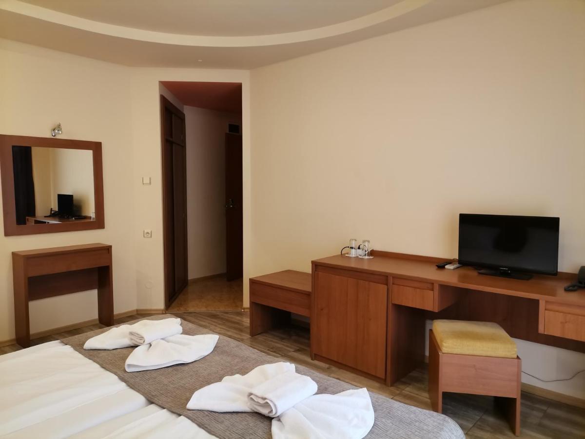 Paris Hotel Balchik Bagian luar foto