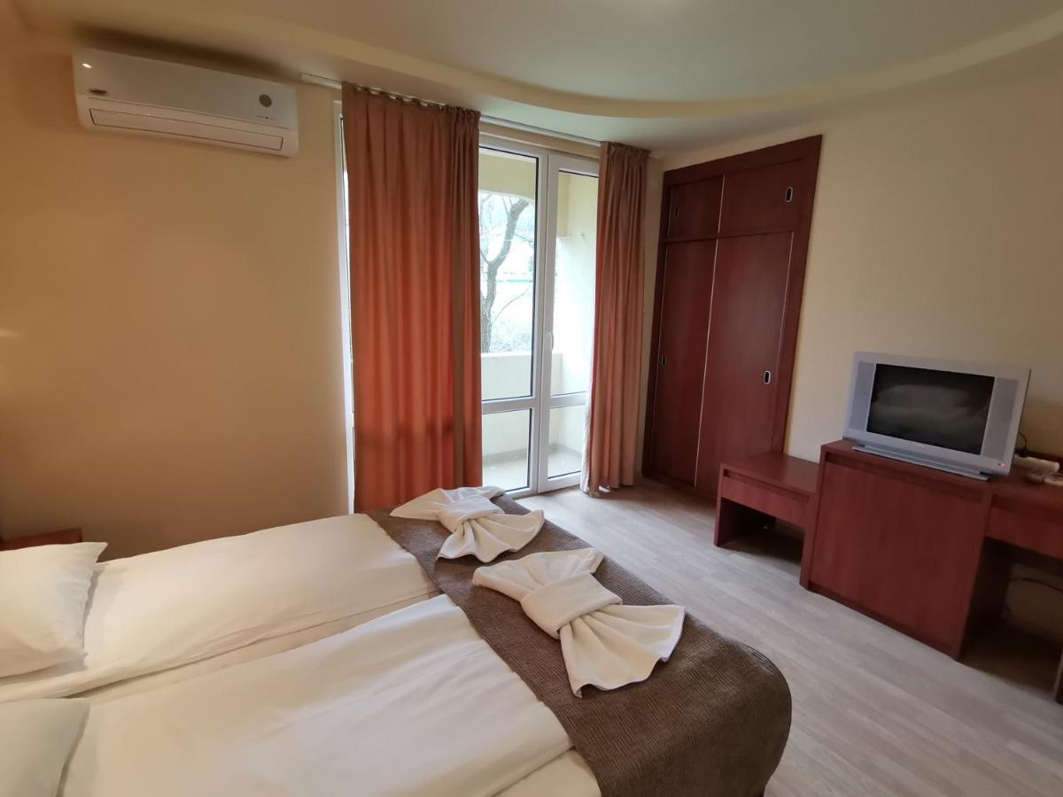 Paris Hotel Balchik Bagian luar foto