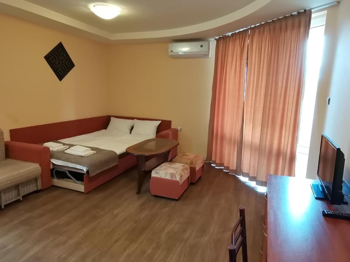 Paris Hotel Balchik Bagian luar foto