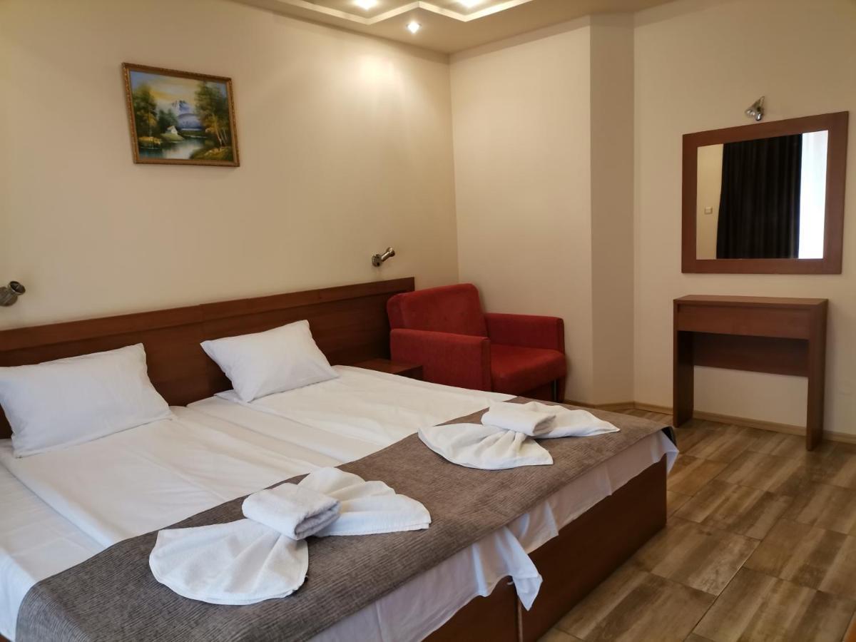 Paris Hotel Balchik Bagian luar foto