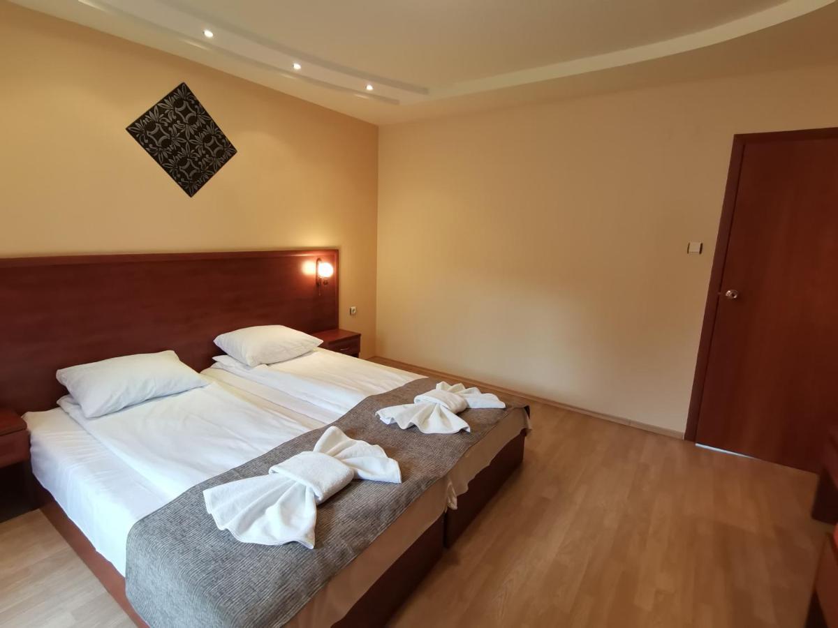 Paris Hotel Balchik Bagian luar foto