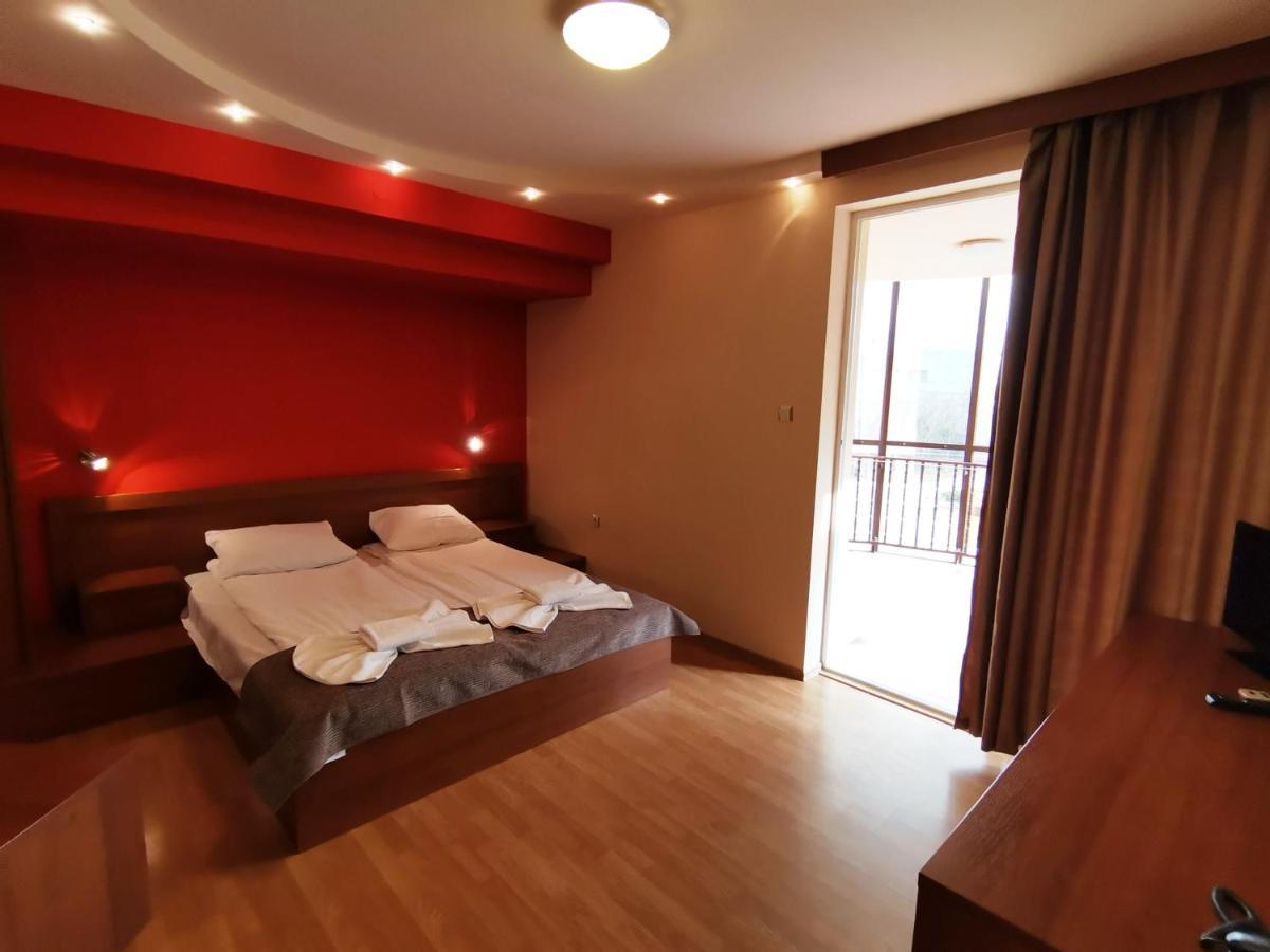 Paris Hotel Balchik Bagian luar foto