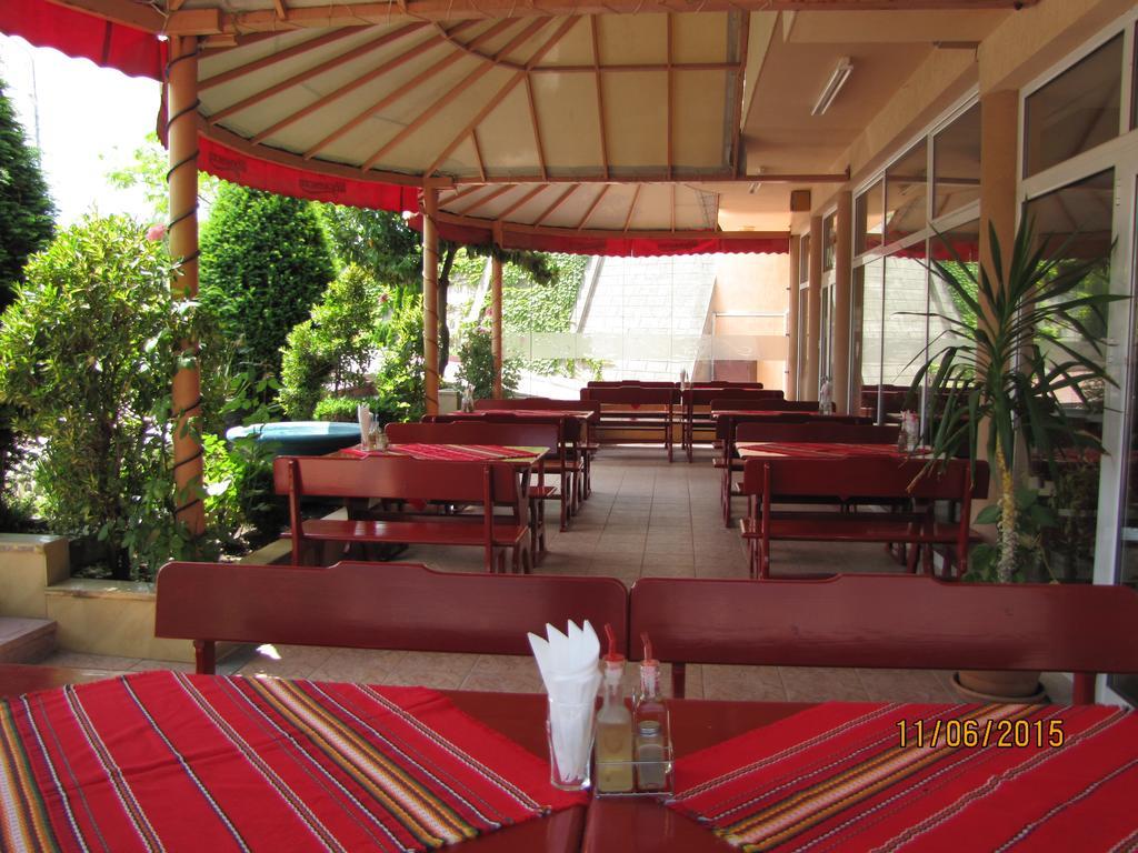 Paris Hotel Balchik Bagian luar foto