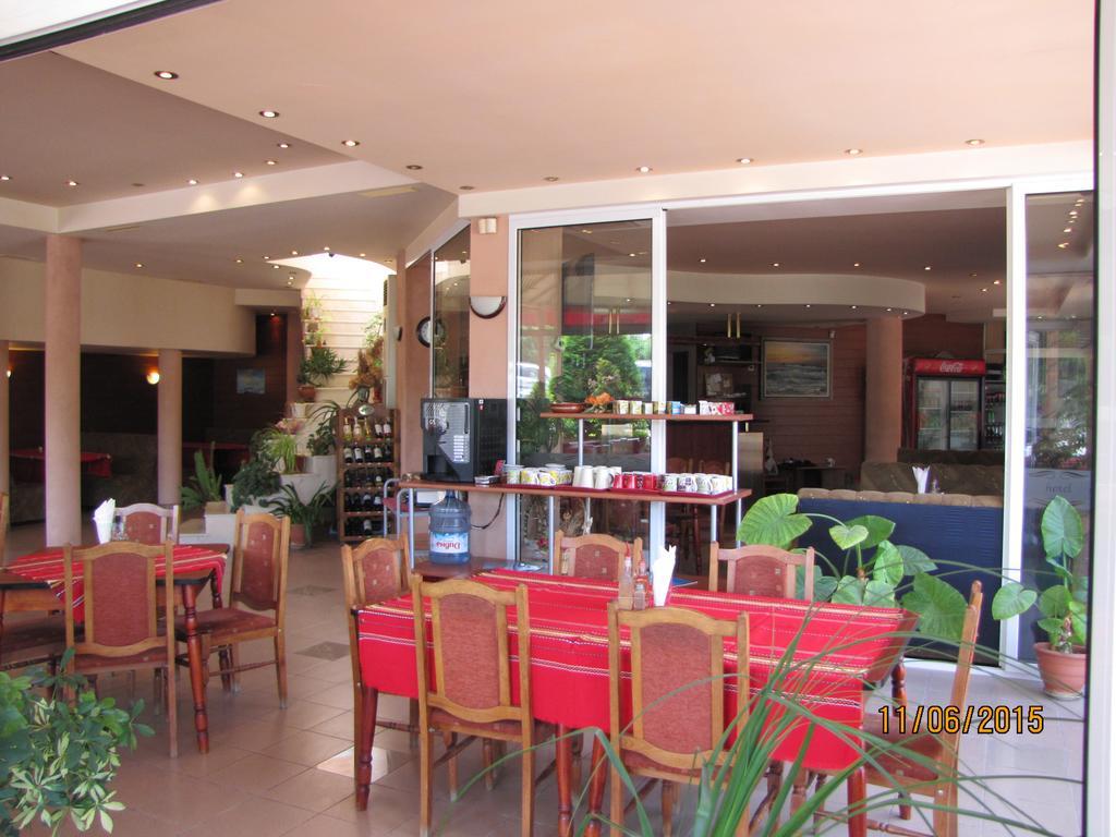 Paris Hotel Balchik Bagian luar foto