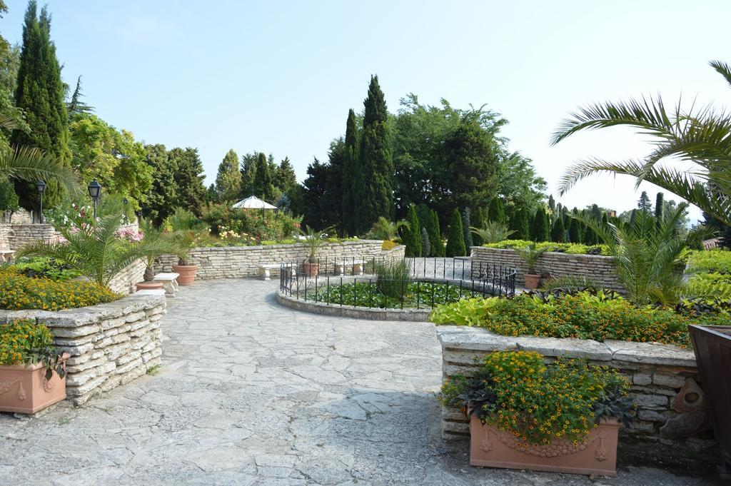 Paris Hotel Balchik Bagian luar foto