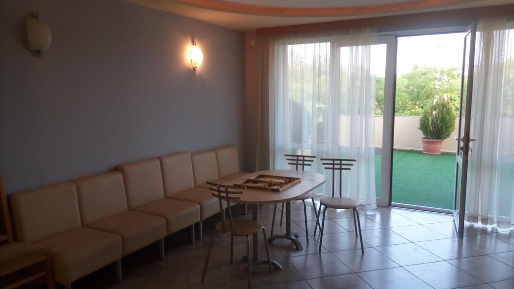 Paris Hotel Balchik Bagian luar foto