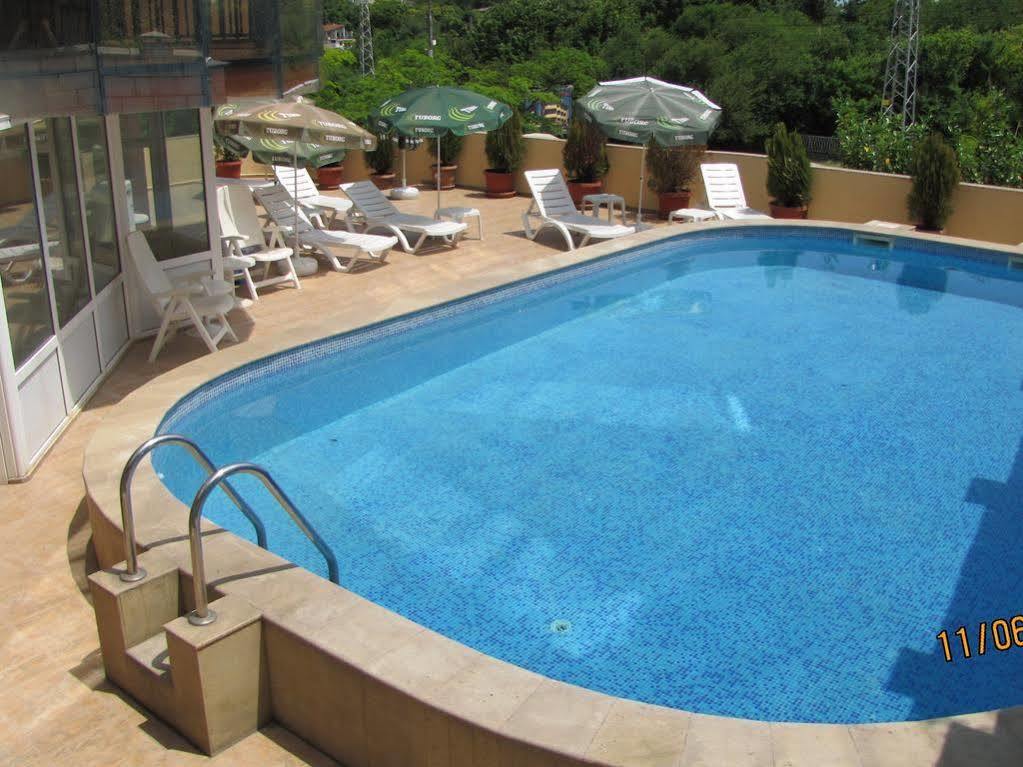 Paris Hotel Balchik Bagian luar foto