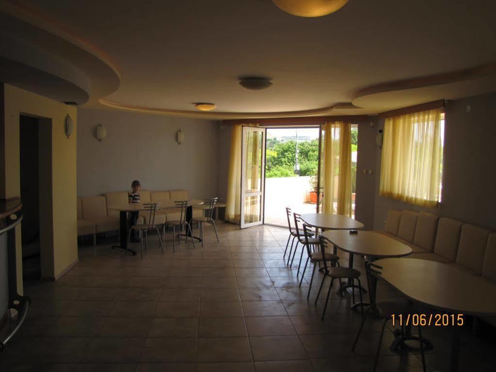Paris Hotel Balchik Bagian luar foto